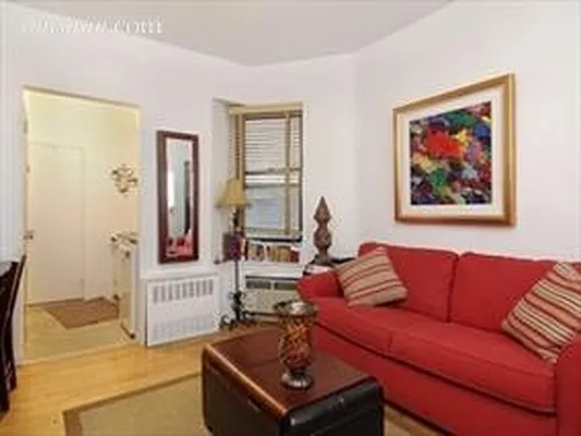 Rented by Chartwell Manhattan Realty | media 4