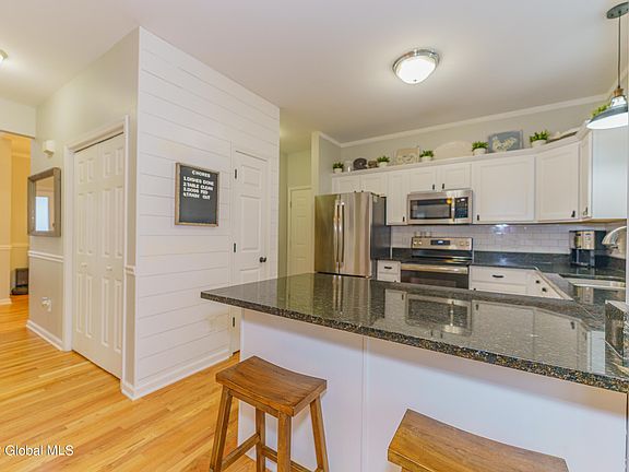 5th image of 15 Havenbrook Dr