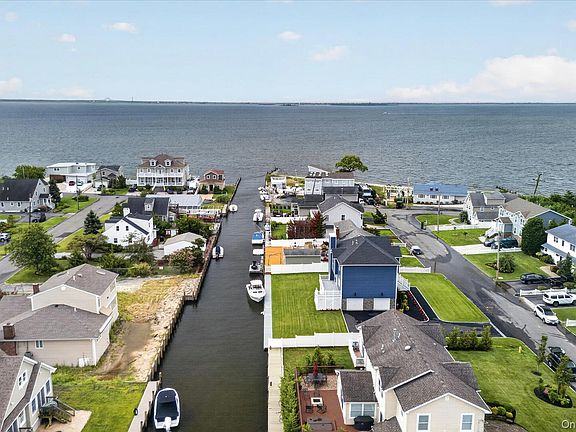 3rd image of 851 W Bay Drive