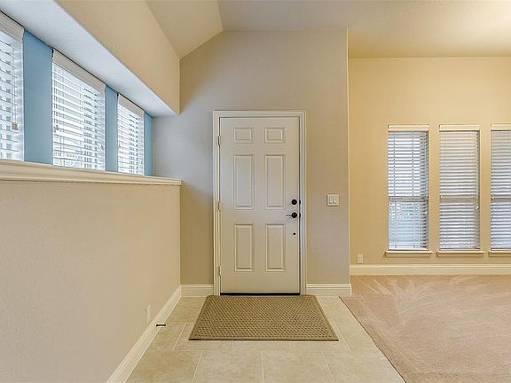 2nd image of 1236 Woodlawn Ave