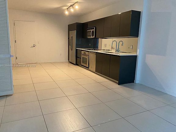 4th image of 31 SE 6th St APT 506