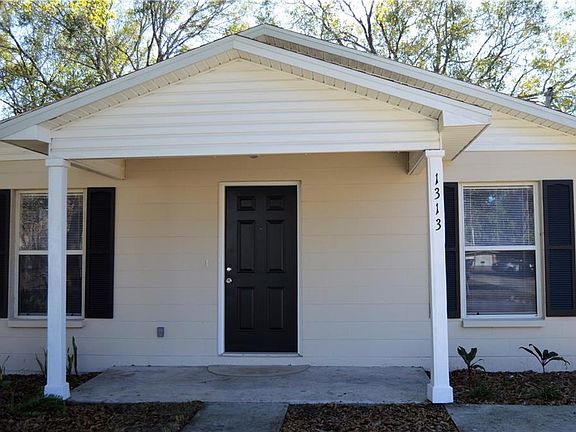 2nd image of 1313 Louisiana St