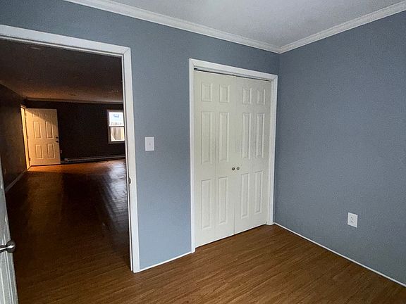 4th image of 414 E Norwegian St #4