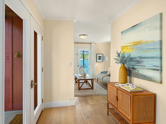 5th image of 2401 N Northlake Way #B15