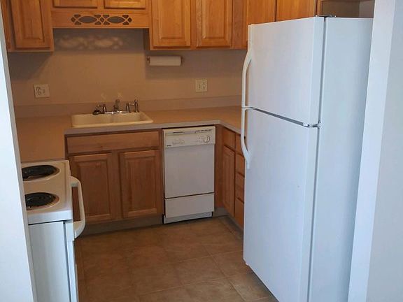 4th image of 310 Lathrop Ave APT 605