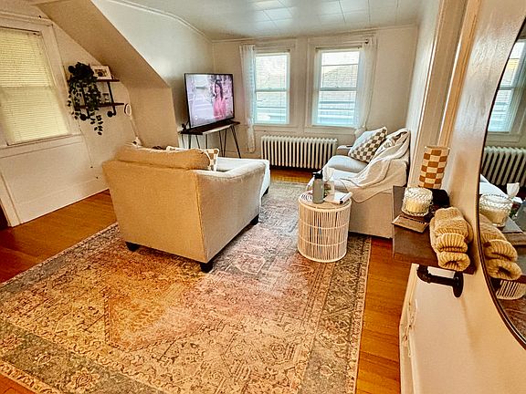 4th image of 421 Schuyler St #3