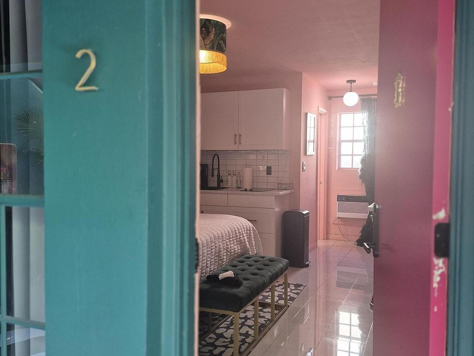 1st image of 1007 SE 2nd Ct APT 2