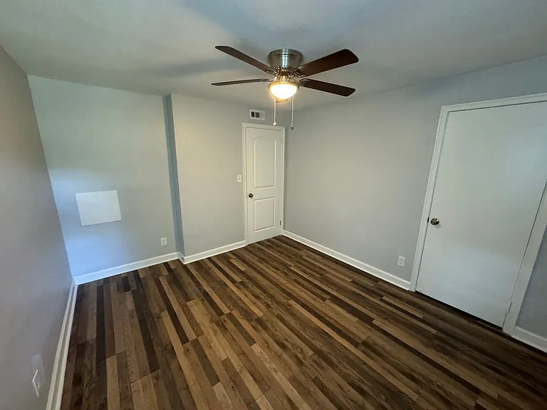 1284 Ingleside Ave — Photo 6