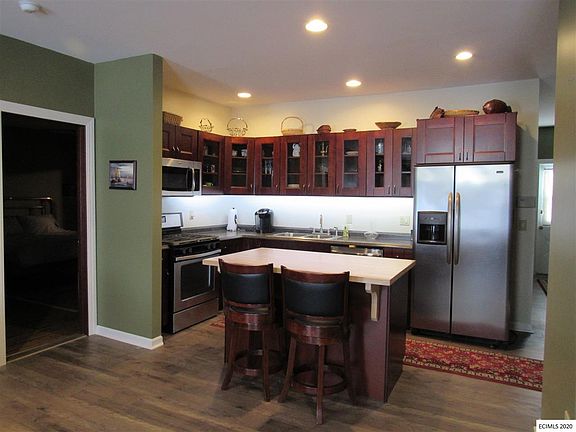 2nd image of 214 S Riverview St