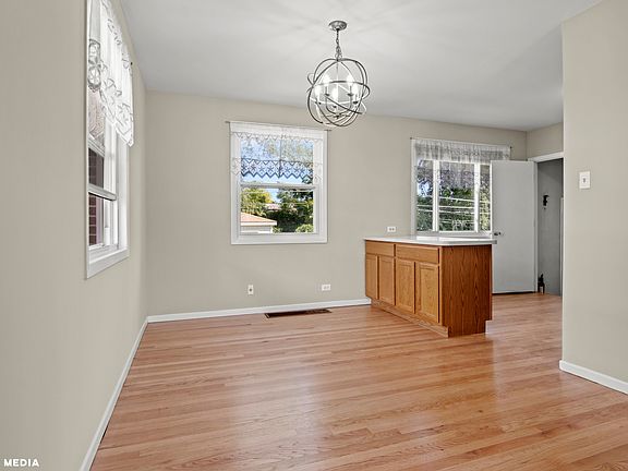 5th image of 9936 Drury Ln