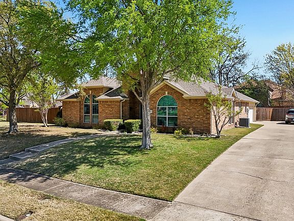 3rd image of 524 Jasmine Dr