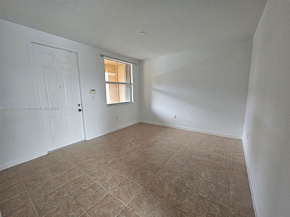 3rd image of 1005 NE 42nd Ave