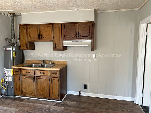 4th image of 1113 Dewey St #A