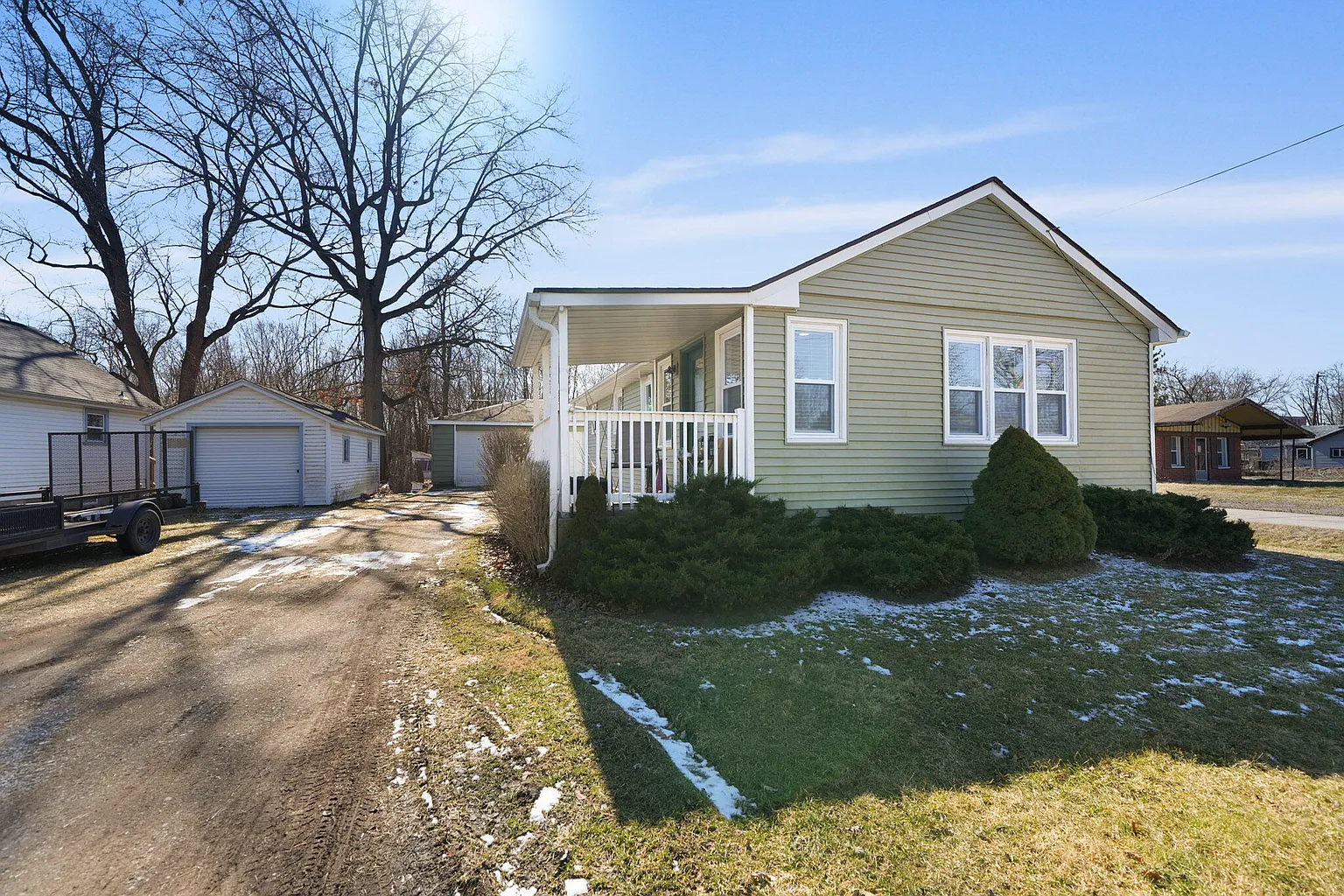 217 E 13th Pl photo 1