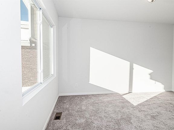 3rd image of 2 Oak St
