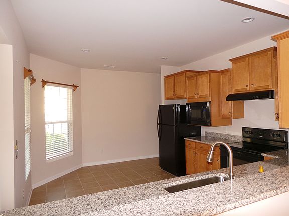 3rd image of 226 Waterfront Park Dr