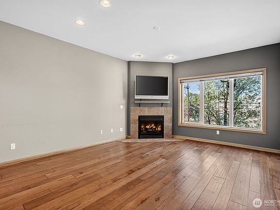 2nd image of 300 W 8th Street #324