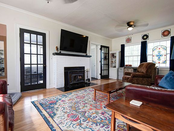 5th image of 425 N Pine Avenue