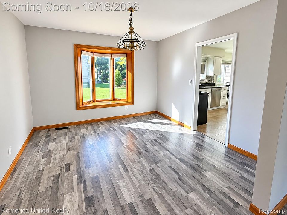 36219 Brookview Dr, photo 10