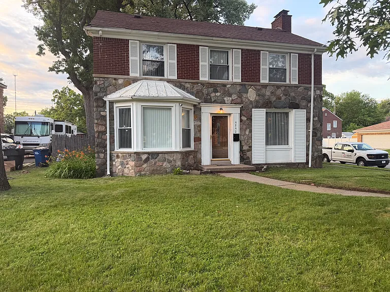 4242 W Outer Dr #1 — Photo 1