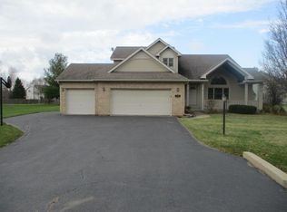 8909 Hidden Trl, Spring Grove, IL 60081