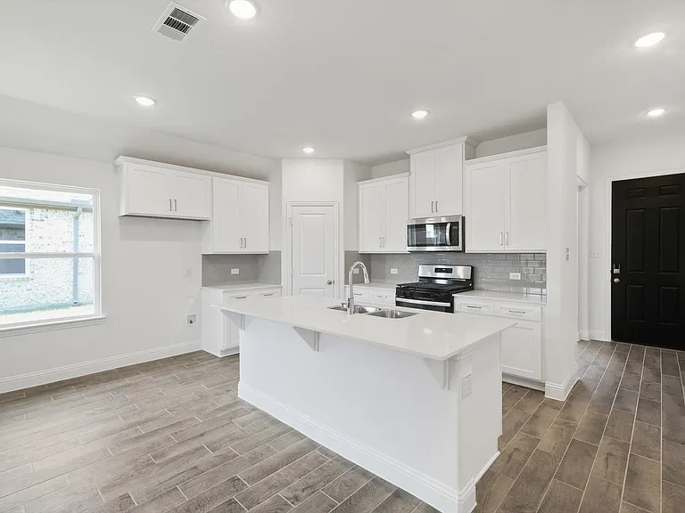 517 Amenduni Ln — Photo 8