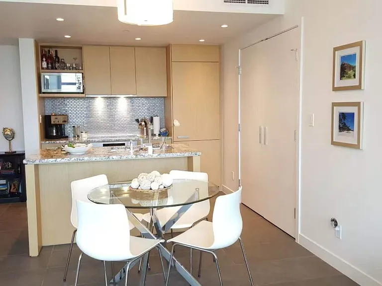 1028 W Barclay St #2201 — Photo 3