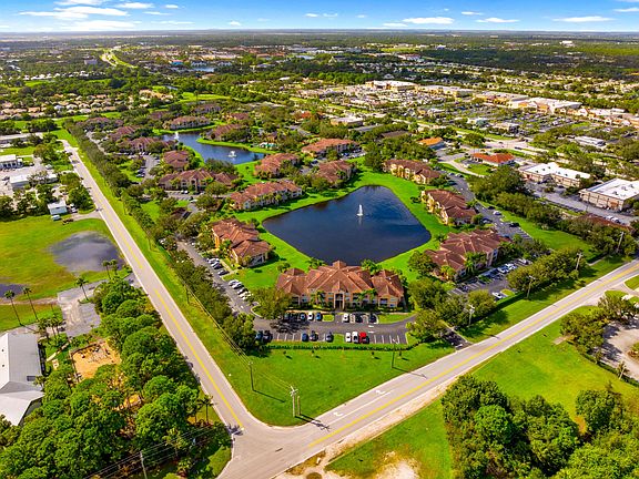 4th image of 211 SW Palm Drive #304