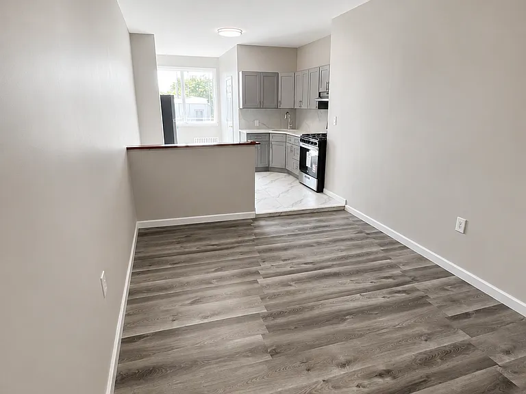 2012 Greene Ave #2D — Photo 2
