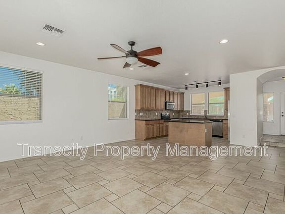 3rd image of 1402 S Newberry Ln