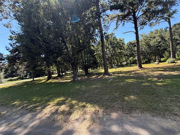 4th image of 180 Pine Burr Ct