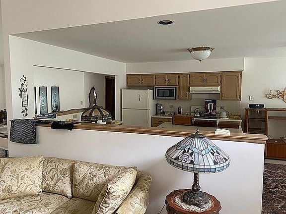 5th image of 17540 Jennifer Dr