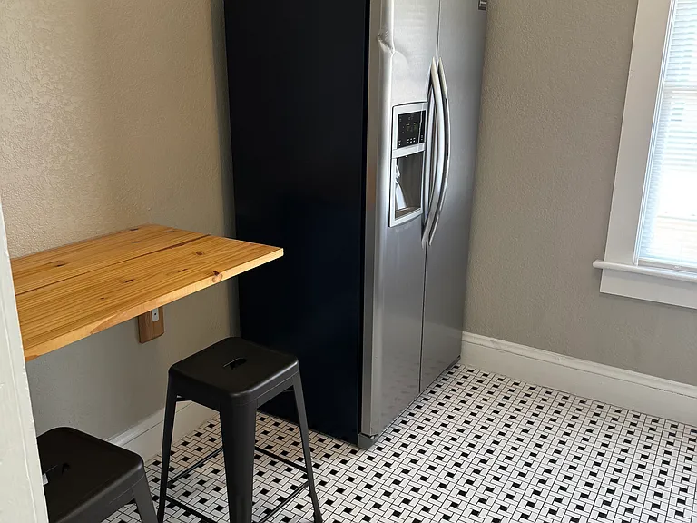 111 E 8th St #2 — Photo 7