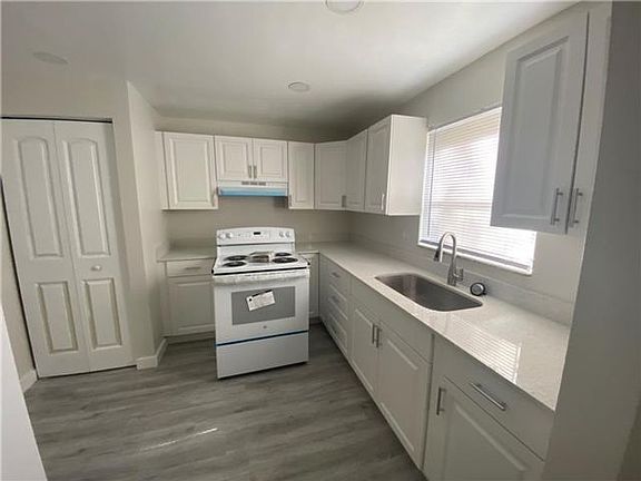 2nd image of 3880 Woodside Dr #1C