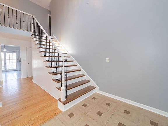 4th image of 10790 W Macarthur Dr