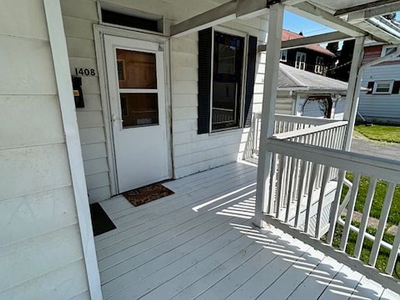 2nd image of 1408 Saint James Pl