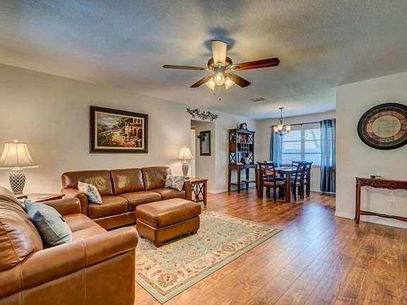 4th image of 2826 Thistle Ct E