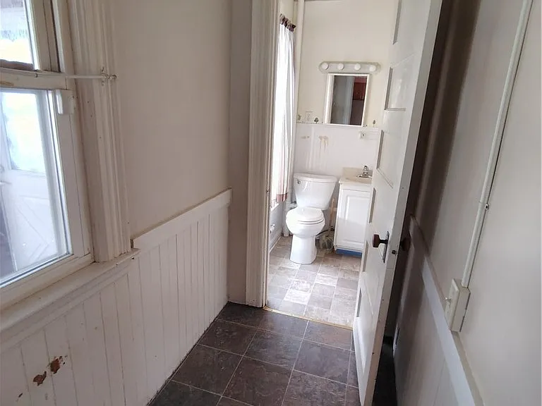 2331 Midland Ave — Photo 5