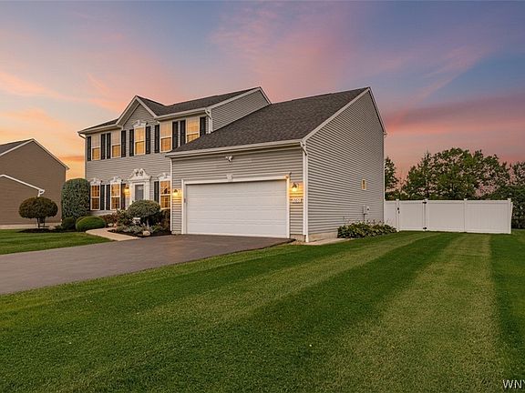 2nd image of 4965 Devonshire Ln