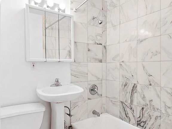 5th image of 38 W 75th St APT 4R