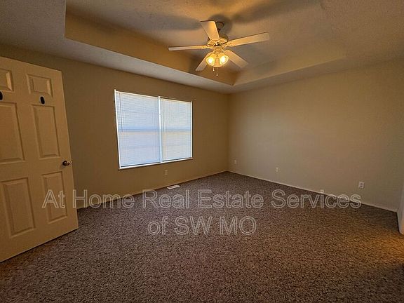5th image of 301 Excalibur Ct #B