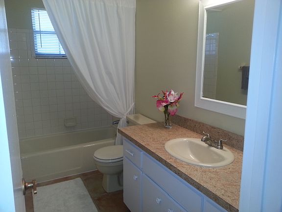 3rd image of 2404 Lake Shore Dr