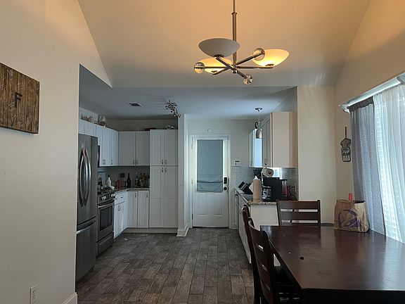 4th image of 11186 Henson Dr #1
