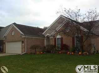 2694 Shadow Lake Dr, Lake Orion, MI 48360