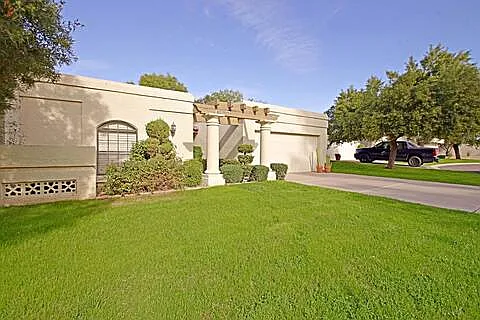 6318 E Kelton Ln — Photo 24