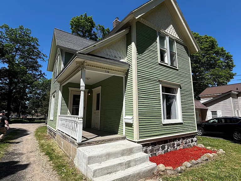 110 W Hanover St — Photo 1