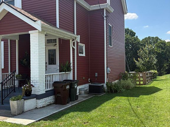 2nd image of 102 W Walnut St
