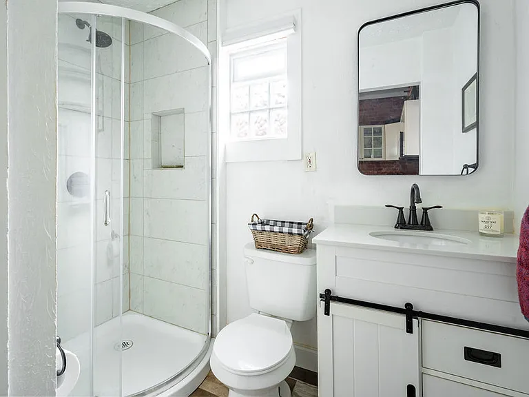 1st floor bath