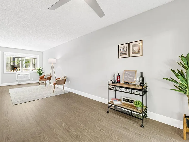 678 Bellflower — Photo 21