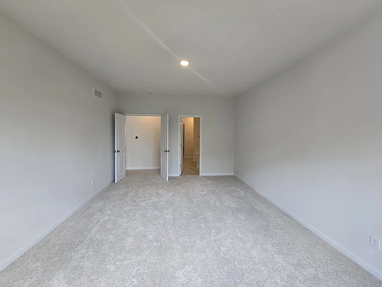 140 Sterling Dr — Photo 25